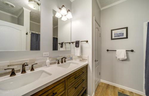 Boat Dock and Fire Pit! Woodsy Lake Glenville Cabin - Foto 17