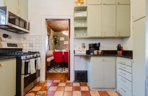 Hoosier Memories - Firepit, Pool Table, Steps to Campus - Photo 11