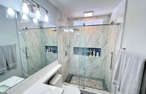 Rainforest Villa 4 Bedroom PoolSpa Walk2Disneyland - Foto 25