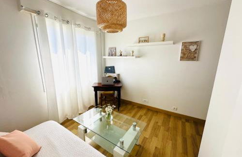 Spacieux 2 chambres 65m2 climatisé au village médiéval entre Nice et Antibes - Foto 4