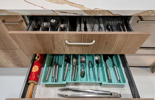 Luxury Modern Waterfront House in BEST Location! King Bed Suite & Close to Beach - Photo 16