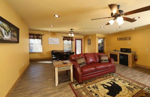 Splash Time Cinema - Six Bedroom Chalet - Photo 94