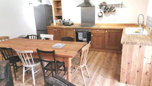 THE OLD RECTORY GLEBE HOUSE in Jacobstow 10 mins to Widemouth bay and Crackington Haven,15 mins Bude,20 mins tintagel, 27 mins Port Issac - Foto 3, stove, dishwasher, pet friendly, minibar