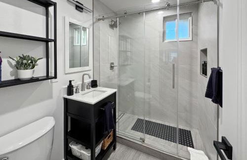 Modern Home for Large Families by Disney & Knotts - Foto 10