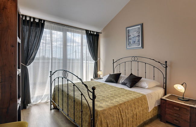 Well Maintained Holiday Home With Private Heated Pool Near the Beach - Foto 6