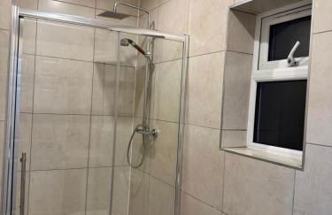 Stylish 2 Bed Apt Near Birmingham - Foto 9