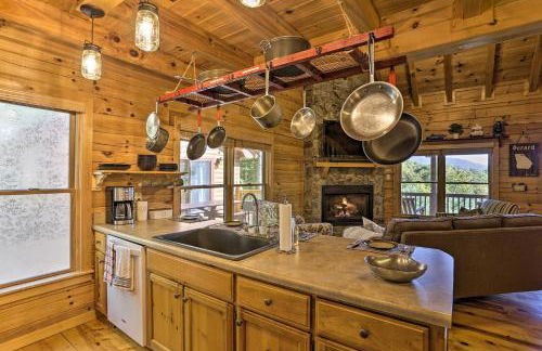 Lovely Log Cabin and Bunkhouse with Views and Yard! - Foto 11