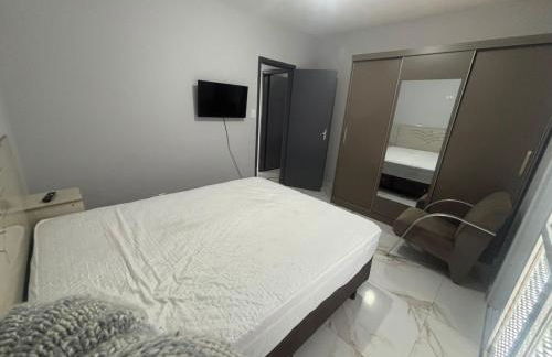 Apartamento com Estacionamento, Wi-Fi, Ar condicionado a 300 metros da Praia da Enseada no Guarujá. - Foto 13