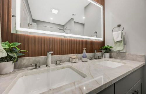 Modern 5BR, Kid-Friendly Home In Poconos with Pool Table - Foto 6