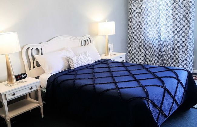 The New Star Motel with Studio-Kitchens: 1950s Extended-Stay Lodging and Retreat Center - Photo 12