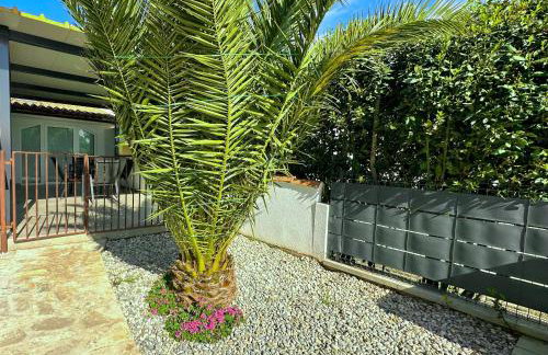 SANJA - with a large covered terrace and pool - Foto 24