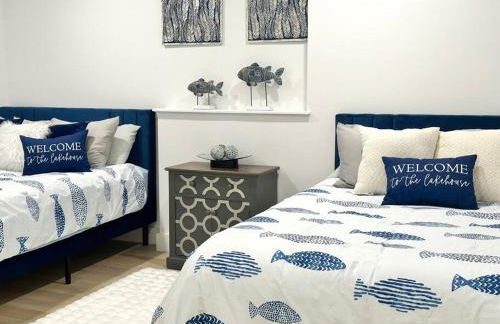 Luxe Modern Lakefront Oasis - Hot Tub, Sunset Views, Pet & Family Friendly! Close to UMF! - Foto 45