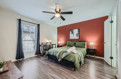 Your Modern 2B Getaway - W/D, Pool, Prkg - 10min to DTWN - Foto 7