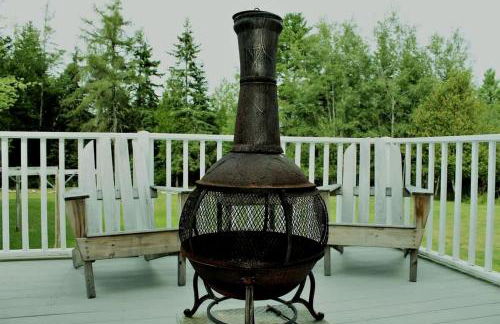 Charming Dog-Friendly Beach House with Fire Pit & Jetted Tub Near Carters Beach in Hancock, Maine - Foto 5