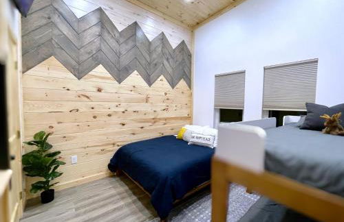 Modern Gem w/Spacious Deck, Swinging bed, Hot Tub - Foto 37