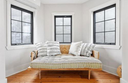 Designer 3 BR Townhome with Beautiful Backyard - Foto 29