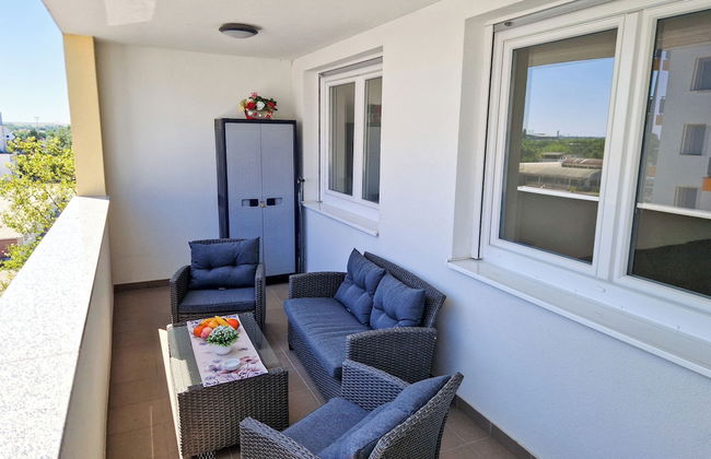 Modern Oasis With Terrace - Photo 17