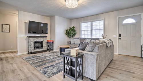 Renovated Logan Home with Pond and Fire Pit - Foto 4