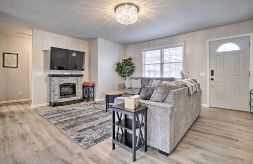 Renovated Logan Home with Pond and Fire Pit - Foto 4