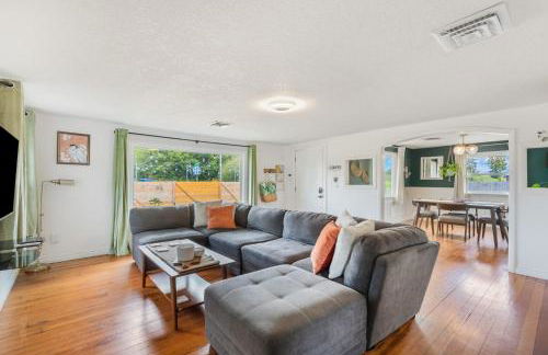 Charming Family-Friendly 2 Bedroom 1 Bathroom Retreat Near Astoria & Beach - Foto 1