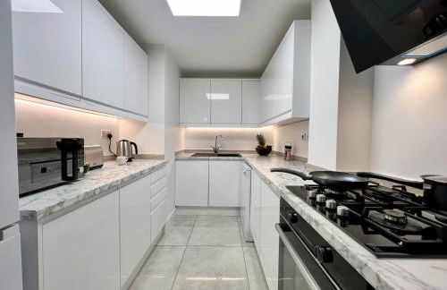 Borage House- Crawley,3BR House, Wifi, Parking, Close to Gatwick Airport, Contractor friendly, short and long term stays welcome - Foto 35