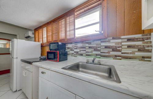 5 Mi to Hollywood Blvd! Miramar Apt with Shared Pool - Photo 2