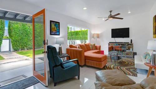 Teal and Tangerine Retreat - Alice Lodging - Photo 3
