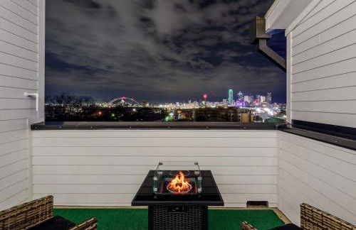 New Modern Dallas Skyline Rooftop Firepit and a Garage - Foto 16