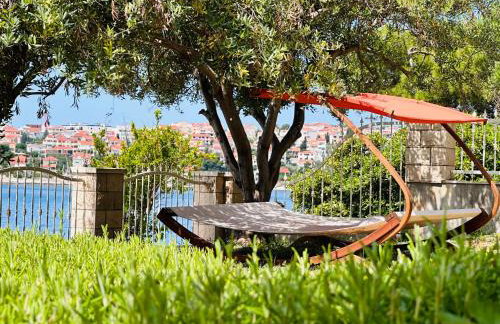 Luxury Seaside Villa with a classic Mediterranean Olive Garden, a fully equipped Professional Kitchen, Pool, Sauna, Padle Boards and Canoe - Miolin Beach House - Photo 13