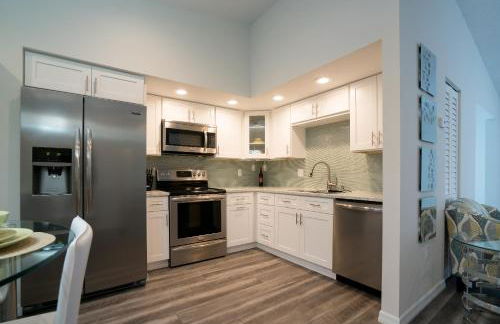 Near Beaches & IMG Academy, Mins to Downtown Oasis Villa Retreat - Photo 6