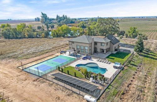Luxury 4 Acre Estate - Pickleball, Pool, Hot Tub! - Foto 49