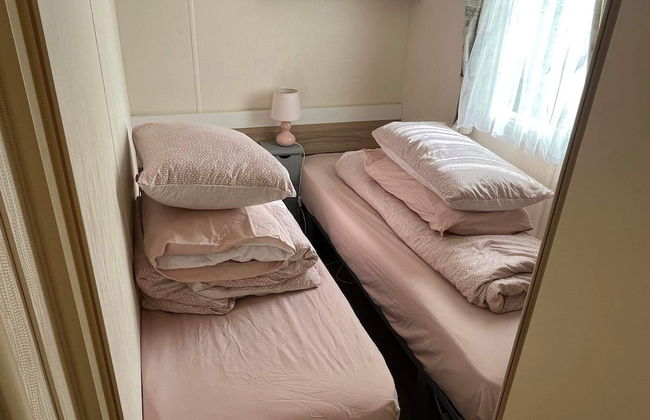 Budget 3 Bedroom Caravan With Decking at Heacham - Photo 2