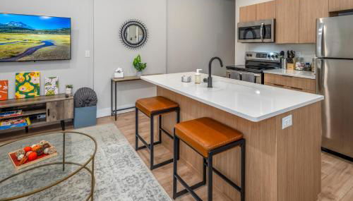 Prime OTR, 3 Lux Queen Beds, Two 55in TVs, Steps to TQL, Findlay Market, Light Rail, Fast Wifi - Foto 2, stove