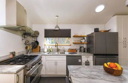 The Haven -In Town, NEWLY remodeled, Private, Stocked - Foto 3