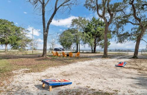 Retro by the Bay Close to Beach Eglin PetFriendly - Foto 45