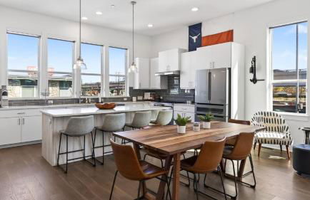 Rooftop Living in Central Austin Near UT Dining Music Concordia Retreat by AvantStay - Foto 13