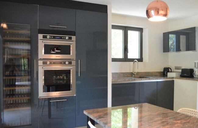 Unique Villa With Private Pool - Photo 12