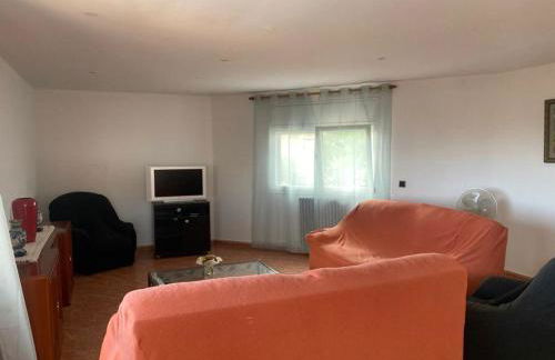 GRANDIOSO CHALET EN CASTELL DE POBLA MONTORNES - Foto 25