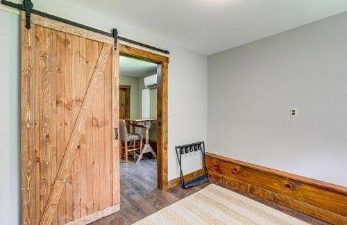 Walk to River Couples Retreat in Kintnersville! - Foto 20