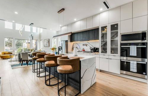 Luxury Newly Built 4 BR 4 Bath Home w/ Rooftop and Grill! - Foto 12