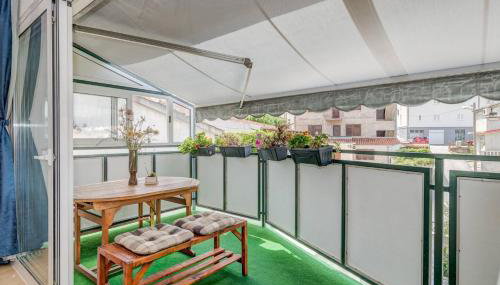 Spacious Rustic 2BR with Terrace & Parking - Foto 4