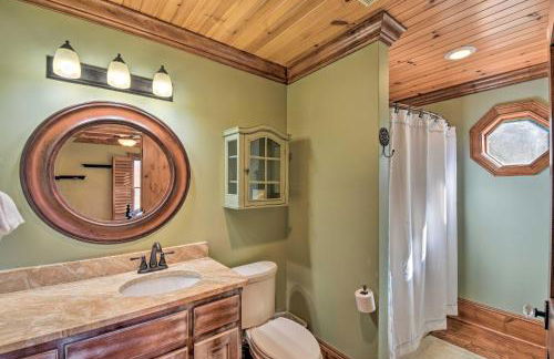 Clarkesville Ranch Cabin with Screened-In Porch! - Foto 17