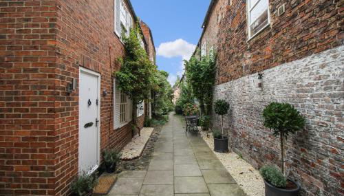 The Mews Cottage, with parking, Yarm - Foto 1