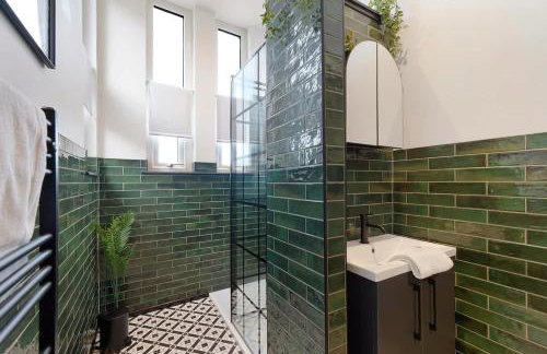 Bright and Airy 2BR Home Near Shops and Dining - Photo 7