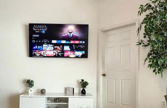 Family Home, Near Disney-Private pool, Spacious 3BR Retreat - Photo 14