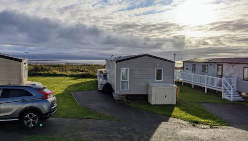 Beautiful Pet Friendly Southerness Caravan With Sea View & Decking Area - Foto 2