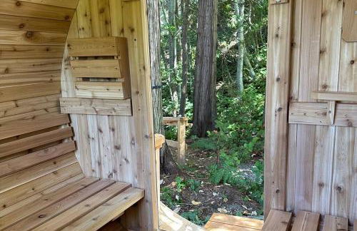 Waterfront Retreat with Fireplace, Hot Tub & Sauna - Foto 26