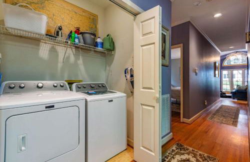 Cozy Home with BBQ Near Arts & Dining Hotspots - Foto 25