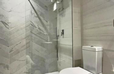 Experience Unrivalled Luxury at Emerald Greens Your Exclusive Retreat in the Heart of San Roque Club Resort - Foto 17