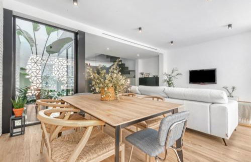 LeonAlba House Private Villa Private rooftop Private Pool Private Andalusian Courtyard Free Parking BBQ 8 Guests - Foto 13